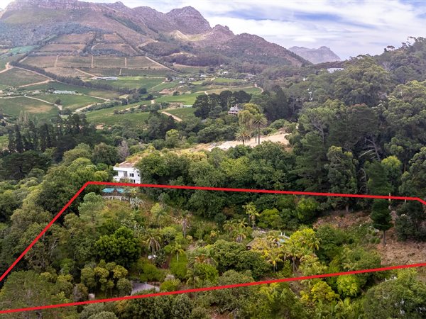 8100 m² Land available in Constantia