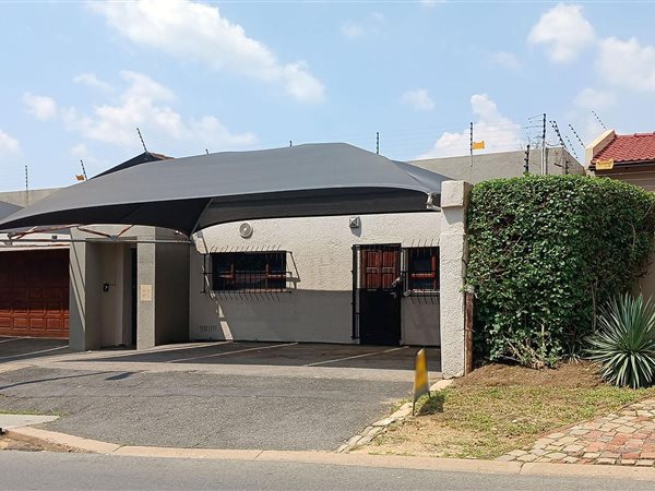 4 Bedroom House 4 Bedroom House