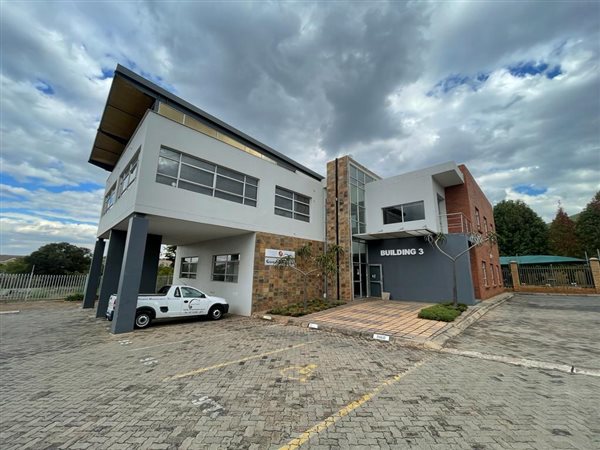 200  m² Commercial space in Highveld