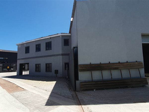 870  m² Industrial space
