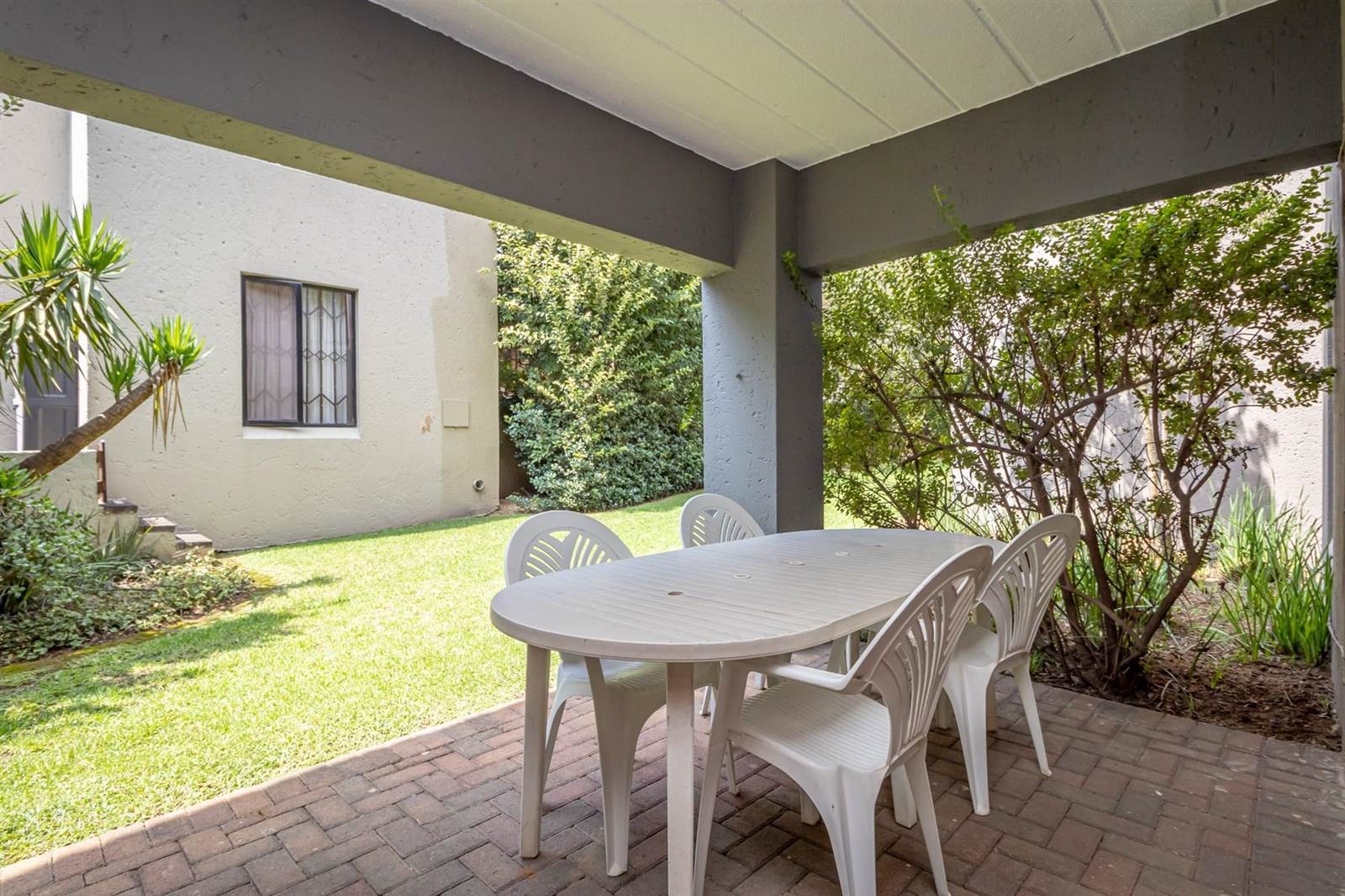 2 Bed Townhouse in Jukskei Park photo number 16