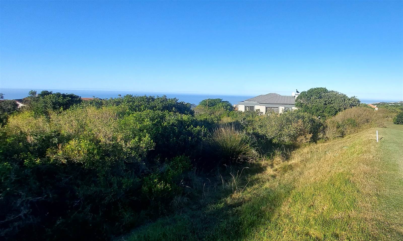 716 m² Land available in Mossel Bay Golf Estate photo number 8