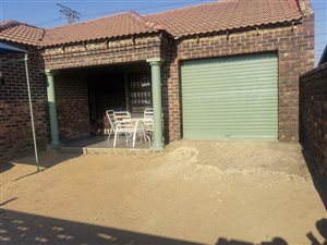 2 Bed House in Etwatwa