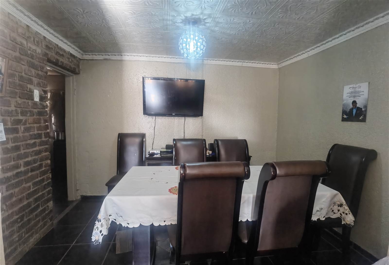 2 Bed House in Etwatwa photo number 4