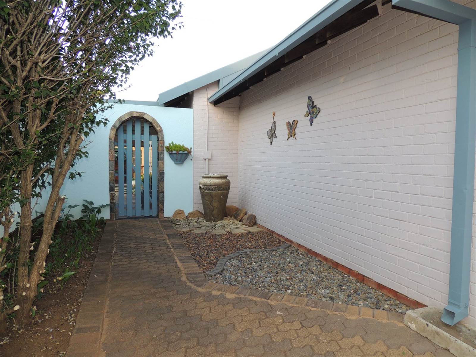 3 Bed House in Uitsig photo number 2