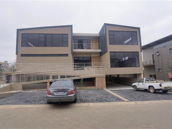 670  m² Commercial space