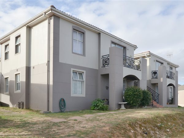 2 Bed Apartment in Vredekloof East