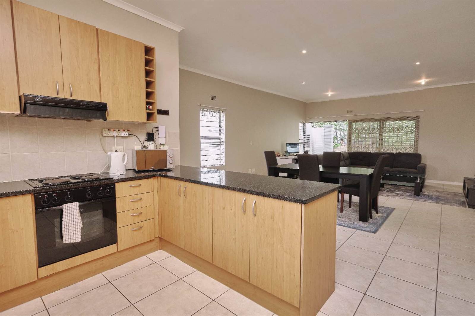 2 Bed House in Plattekloof photo number 10