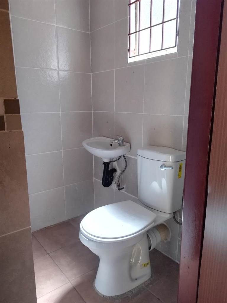 1 Bed Apartment in Mabopane photo number 8