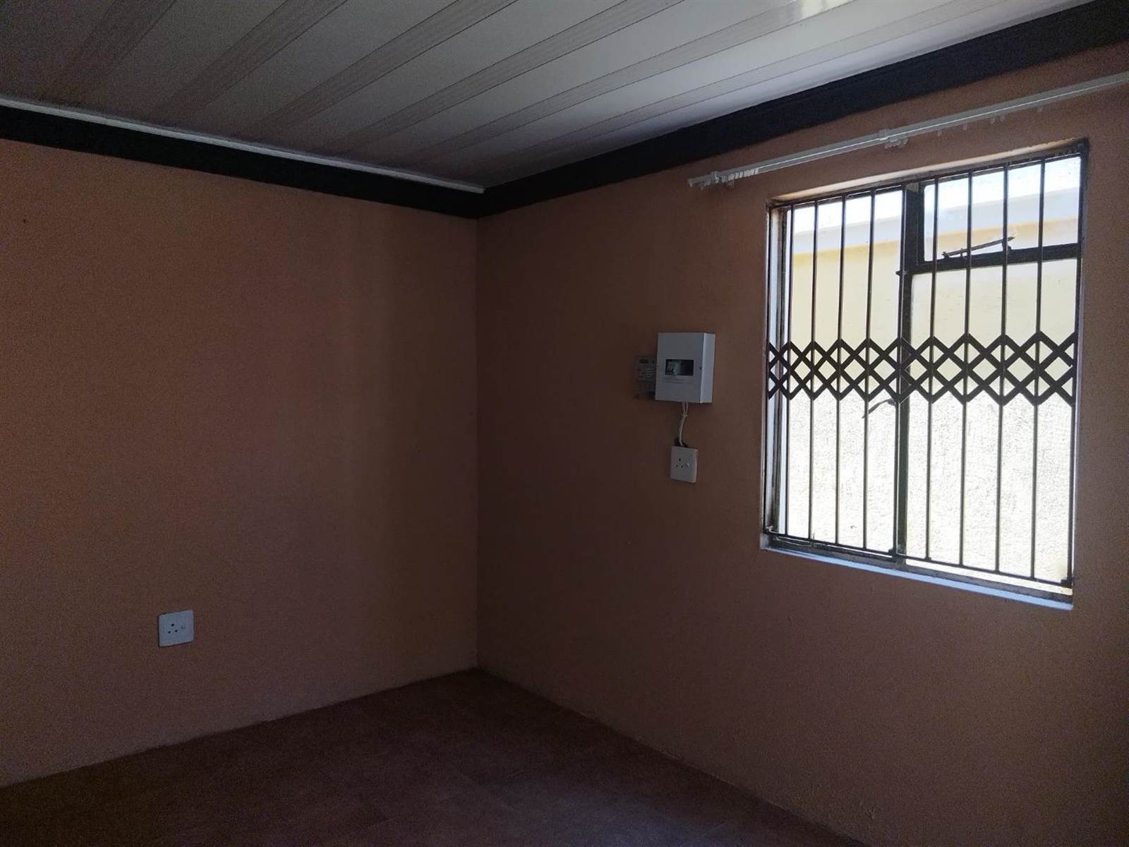 1 Bed Apartment in Mabopane photo number 5