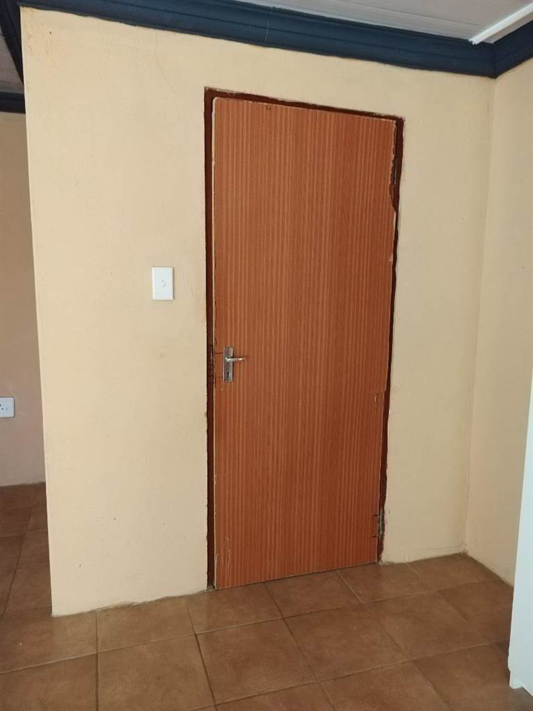 1 Bed Apartment in Mabopane photo number 7
