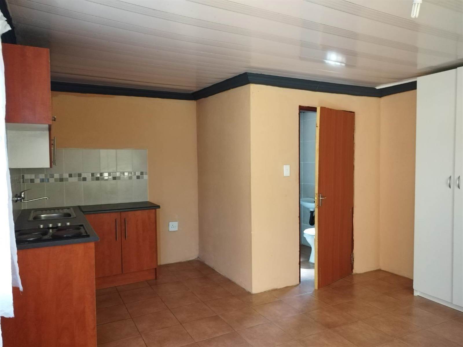 1 Bed Apartment in Mabopane photo number 4