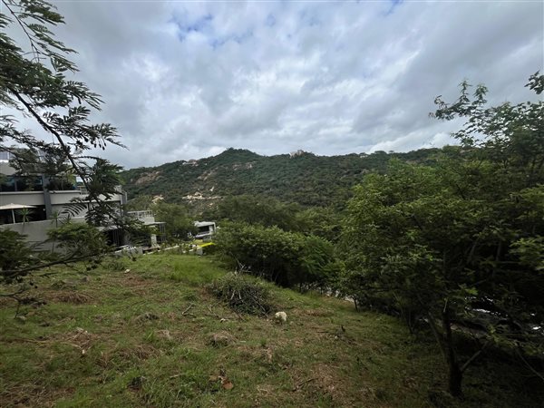 1 630 m² Land