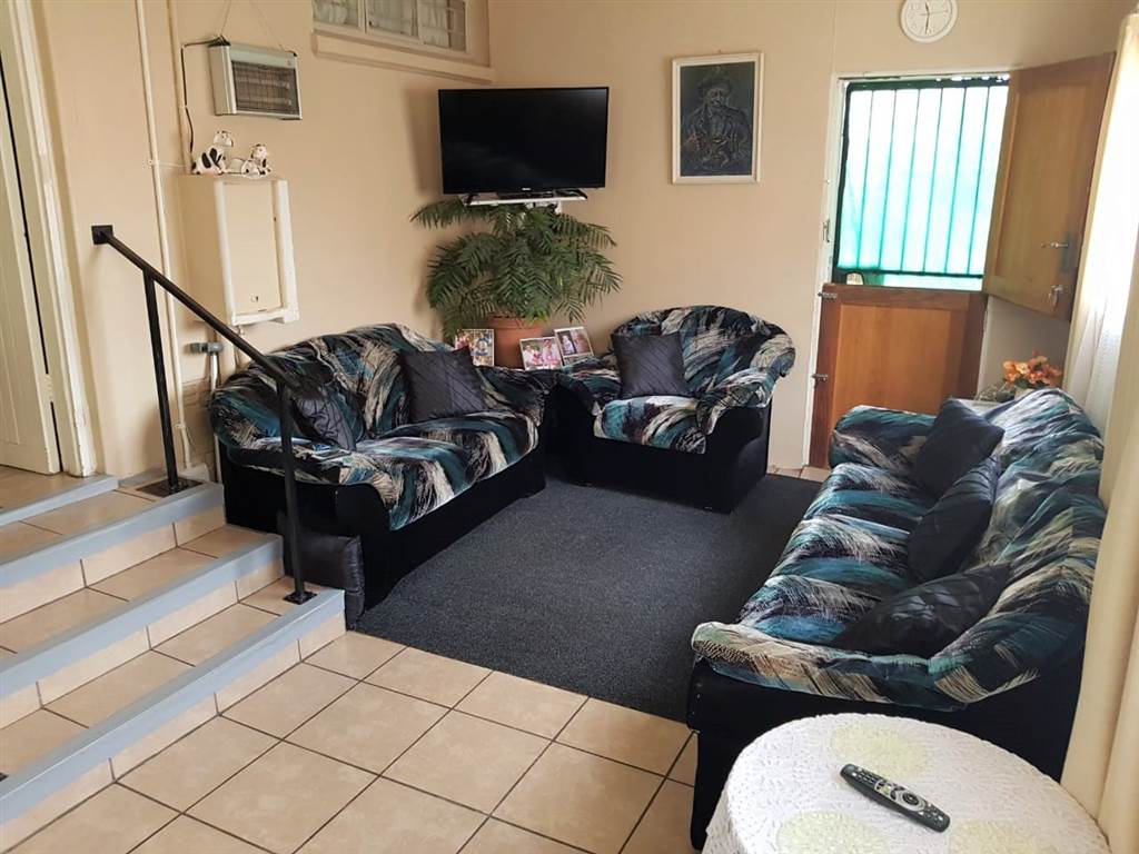 2 Bed House in Harrismith photo number 3