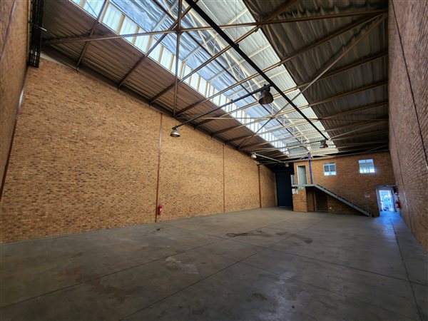 350  m² Industrial space in Meadowdale
