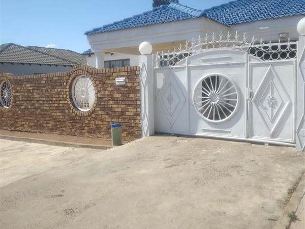 2 Bedroom House 2 Bedroom House