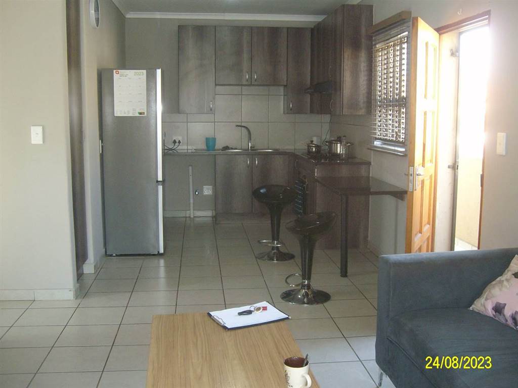 2 Bed Townhouse in Brakpan North photo number 13