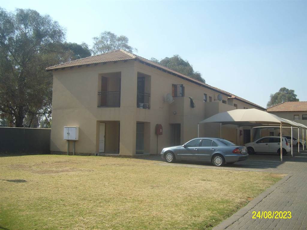 2 Bed Townhouse in Brakpan North photo number 4