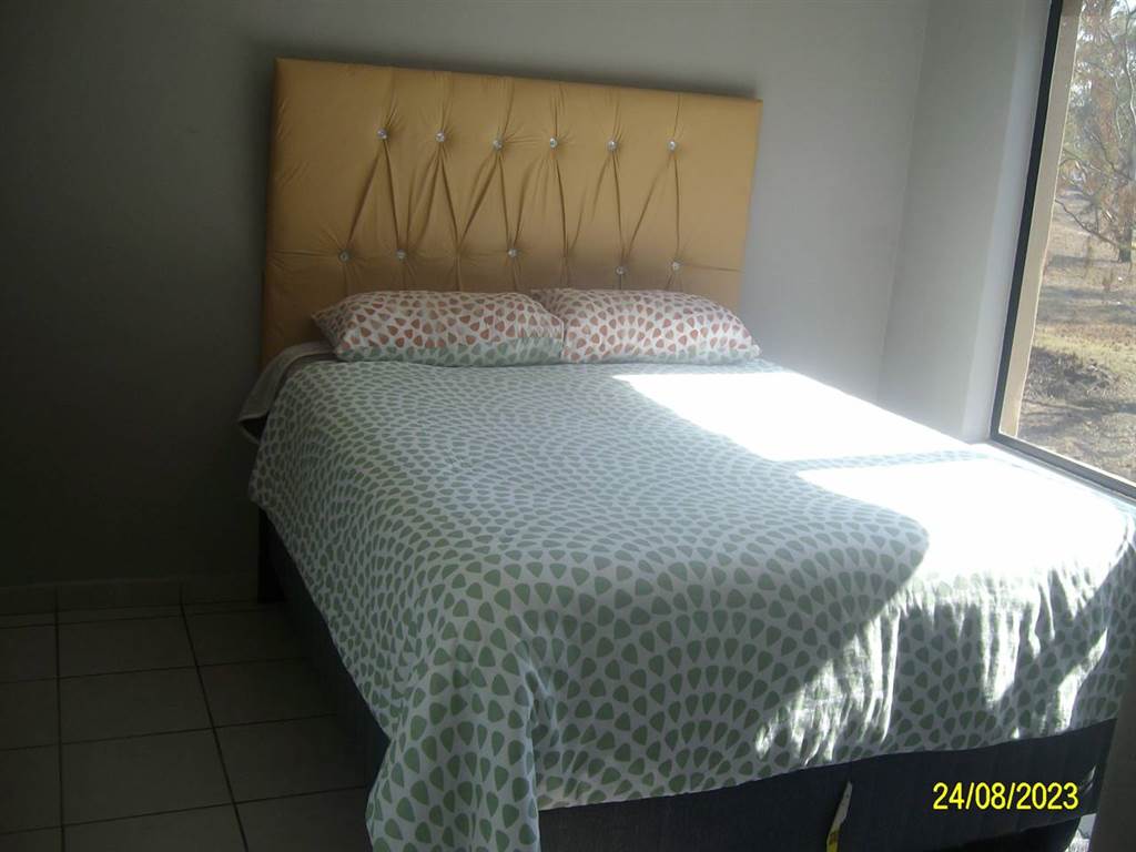 2 Bed Townhouse in Brakpan North photo number 17