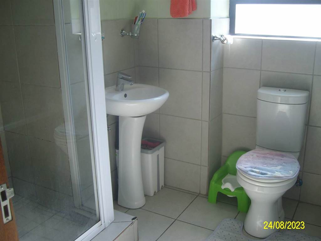 2 Bed Townhouse in Brakpan North photo number 15