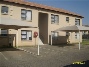 2 Bed Townhouse in Brakpan North