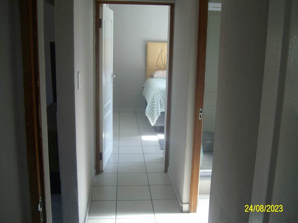 2 Bed Townhouse in Brakpan North photo number 24