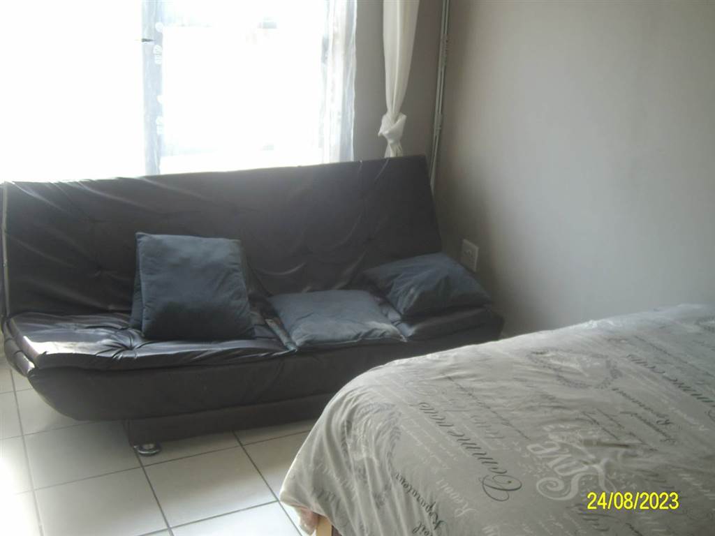 2 Bed Townhouse in Brakpan North photo number 21