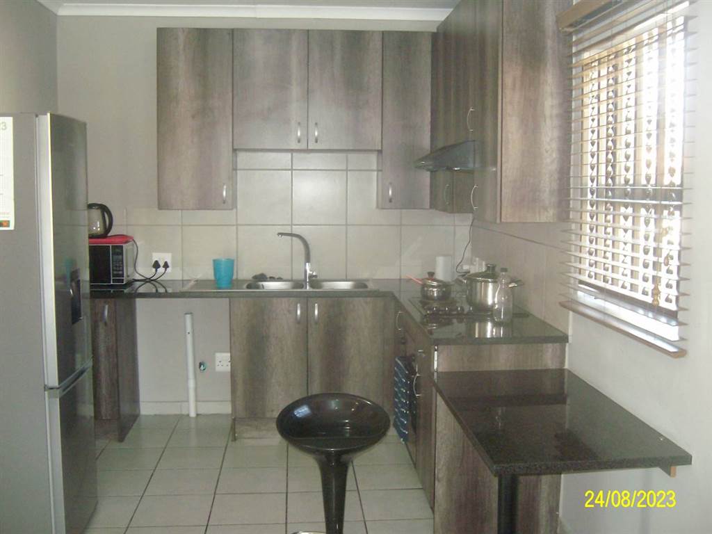 2 Bed Townhouse in Brakpan North photo number 8