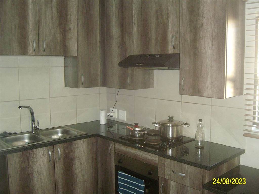 2 Bed Townhouse in Brakpan North photo number 9