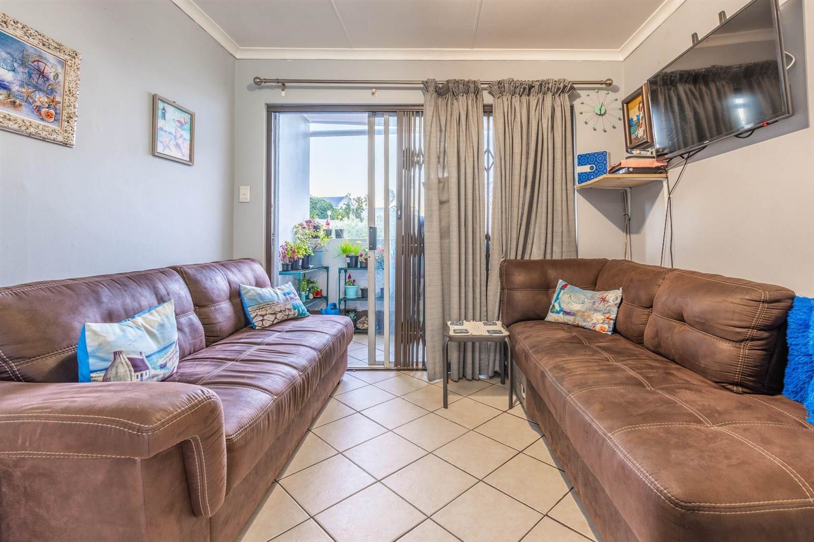 2 Bed Apartment in Northern Paarl photo number 8