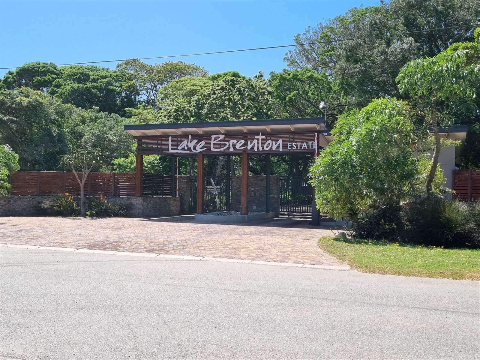 560 m² Land available in Lake Brenton photo number 1