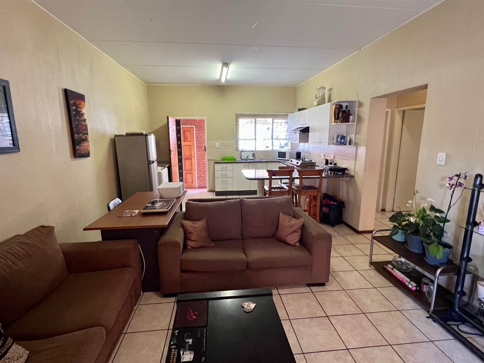 2 Bed Apartment in Constantia Kloof photo number 10
