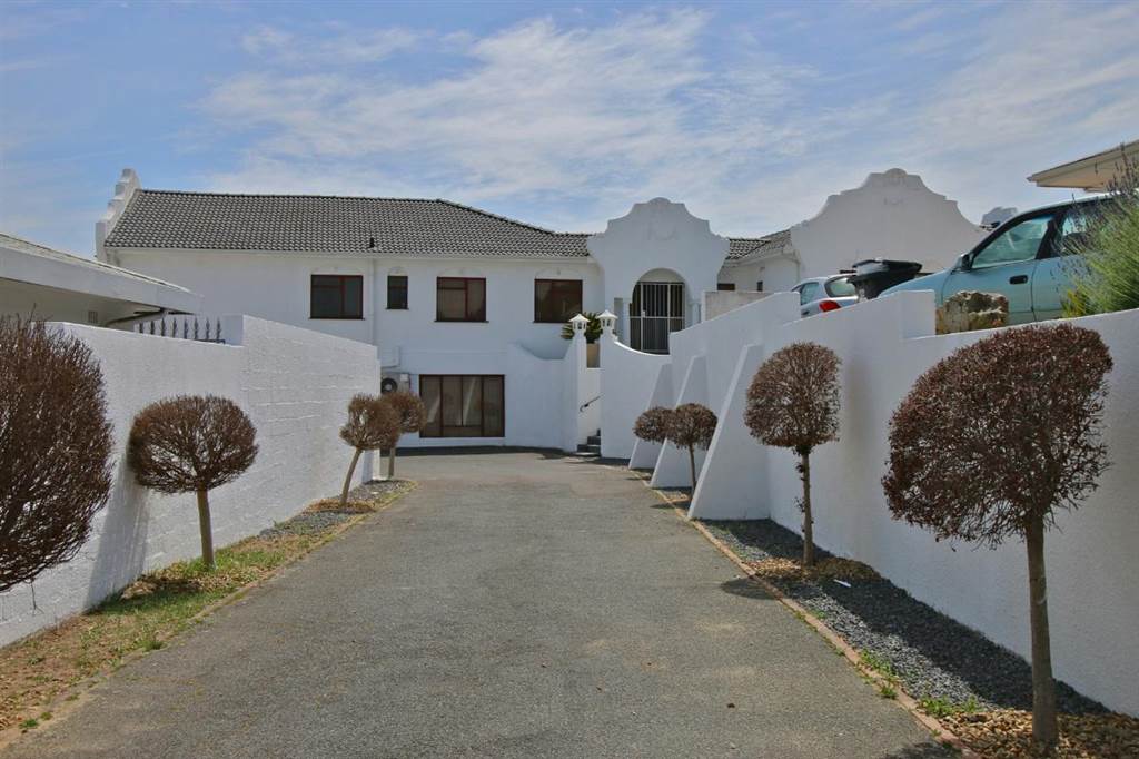 3 Bed House in Plattekloof photo number 4