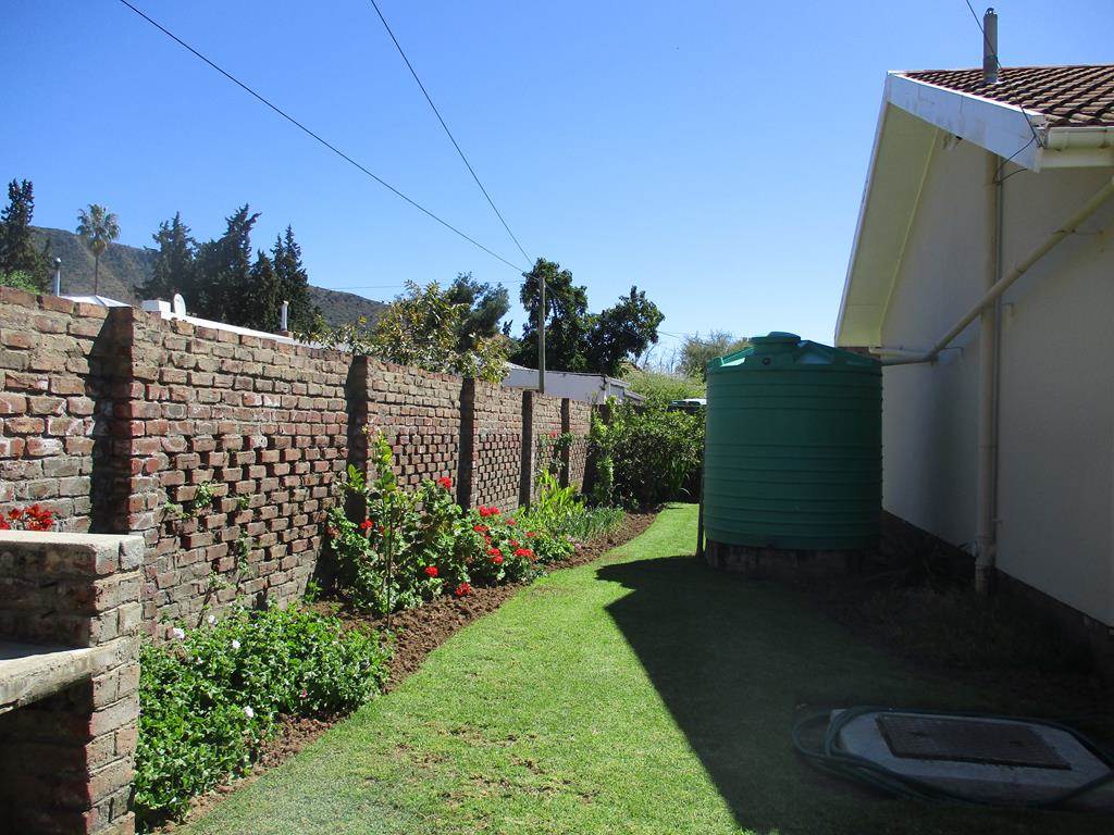 4 Bed House in Graaff Reinet photo number 25