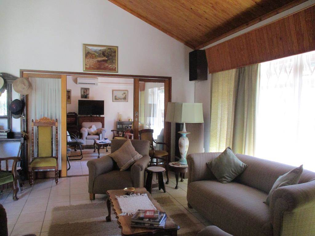 4 Bed House in Graaff Reinet photo number 5