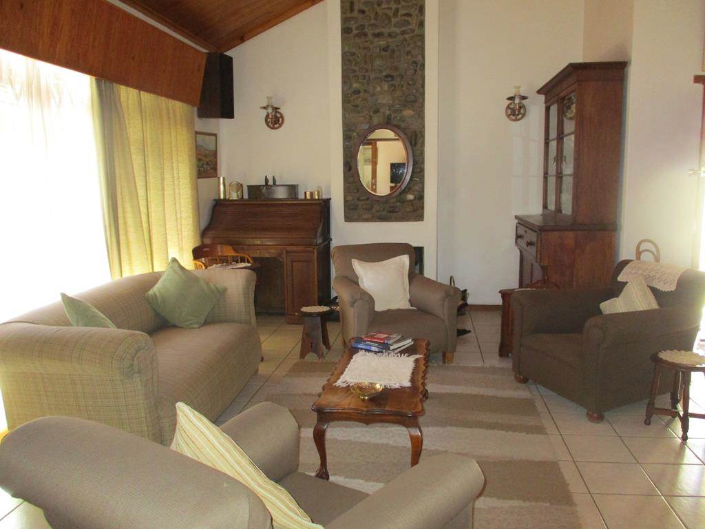 4 Bed House in Graaff Reinet photo number 6