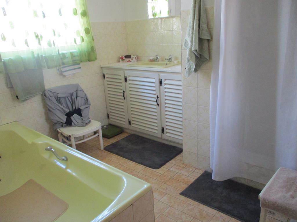 4 Bed House in Graaff Reinet photo number 18