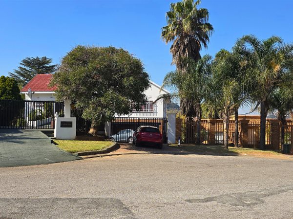 6 Bedroom House 6 Bedroom House