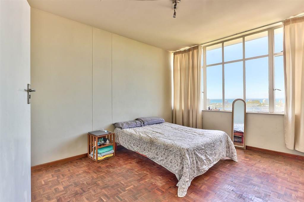 1 Bed Apartment in Green Point photo number 11