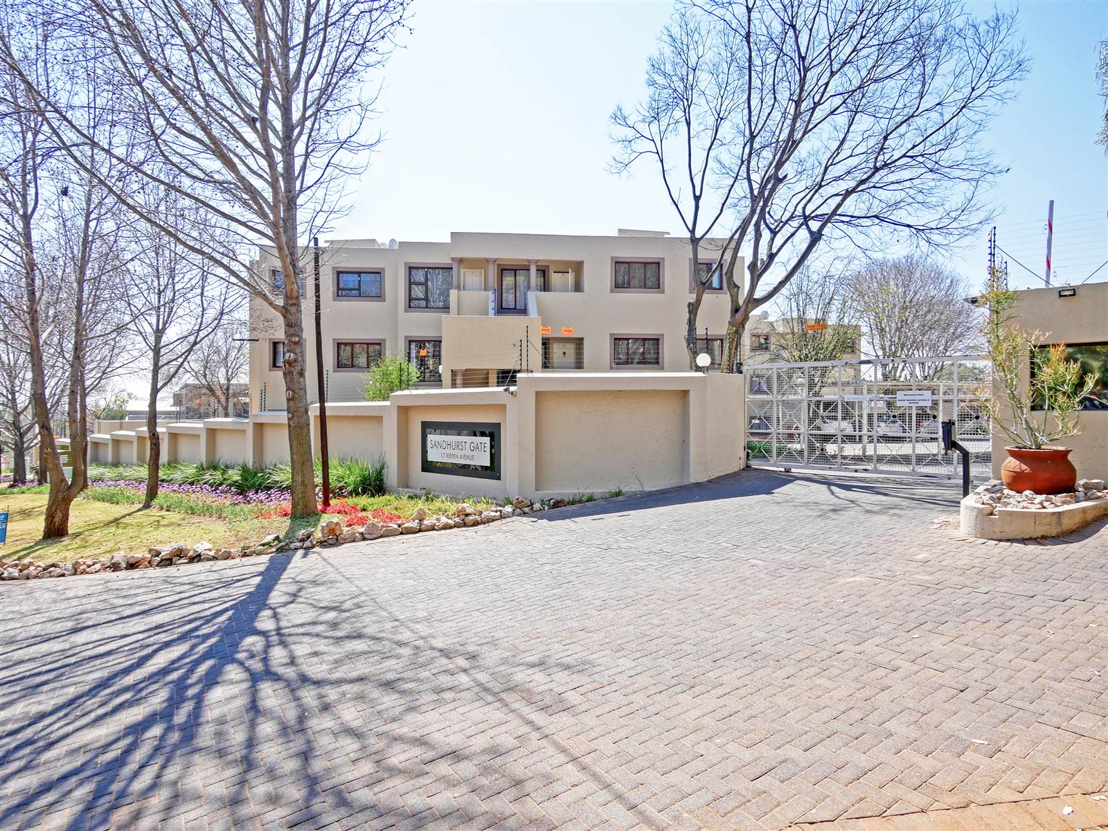 2 Bed Apartment in Craighall photo number 16