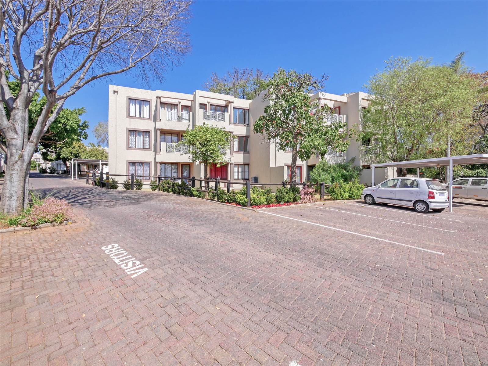2 Bed Apartment in Craighall photo number 12