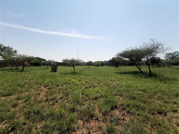 1 324 m² Land