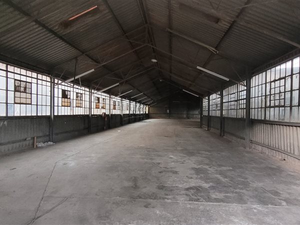 725  m² Industrial space