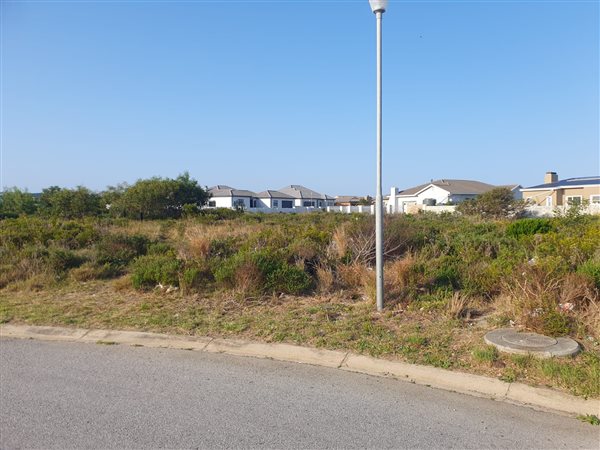 585 m² Land