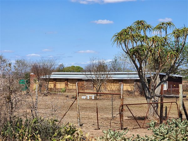 10.9 ha Smallholding