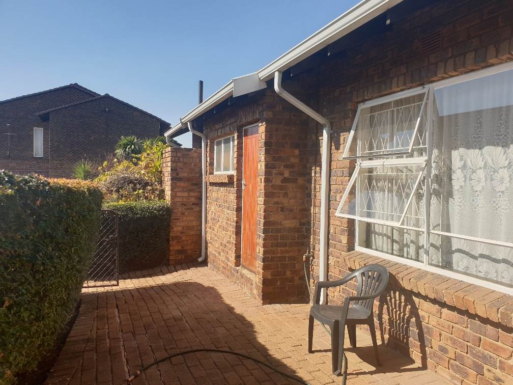 3 Bed House for sale in Edenglen T4201395 Private Property