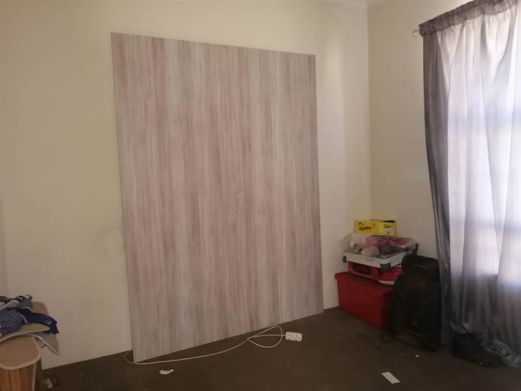 2 Bed House in Lenasia South photo number 5