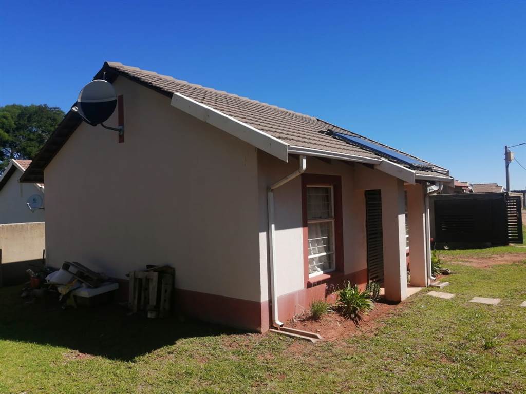 2 Bed House in Lenasia South photo number 11