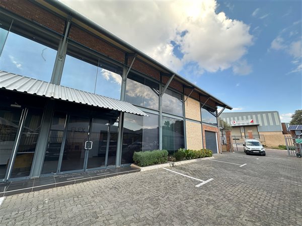364  m² Industrial space in North Riding