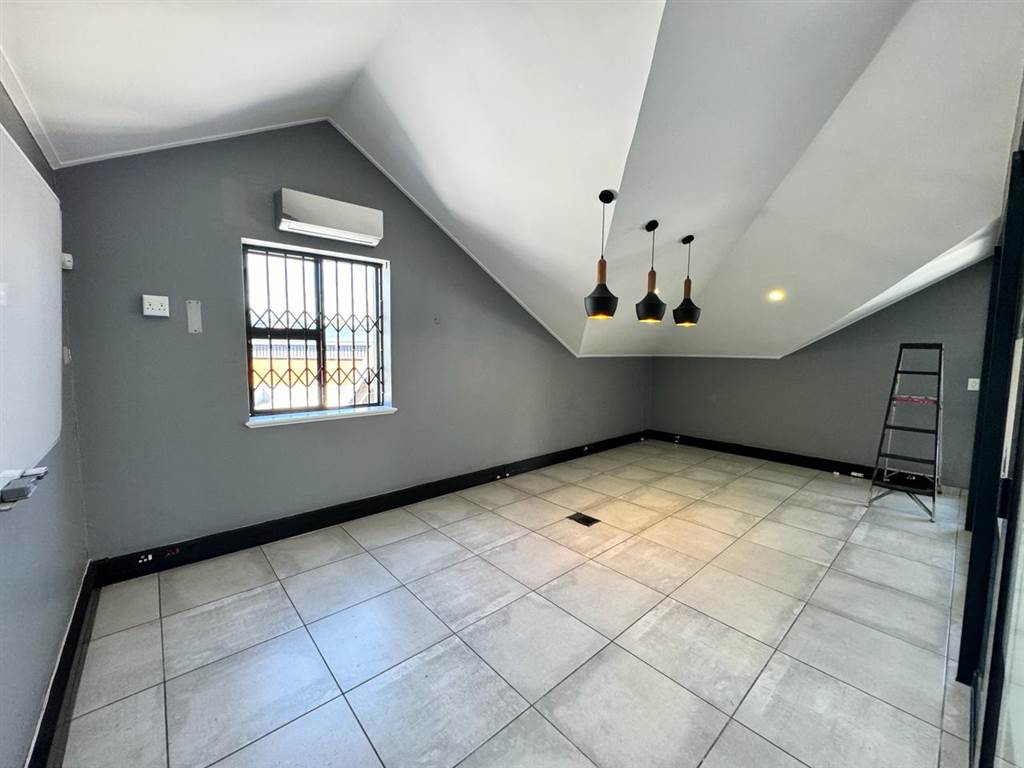 312  m² Commercial space in Bryanston photo number 15